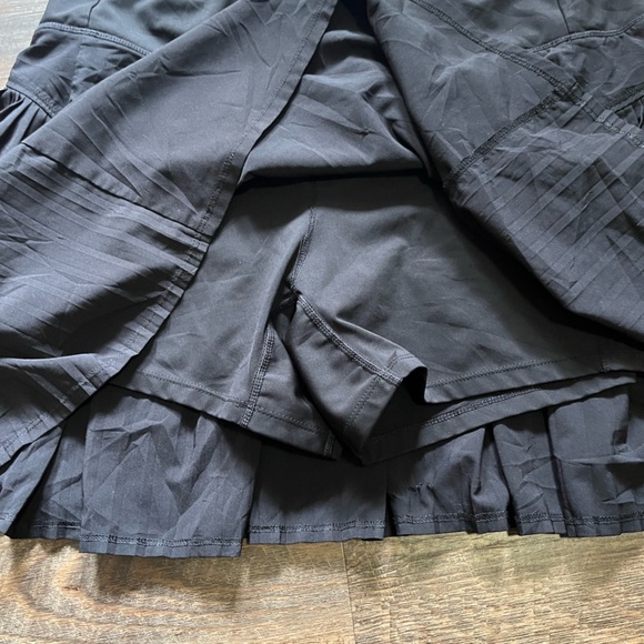 Athleta pleated athletic skort - Picture 2 of 4